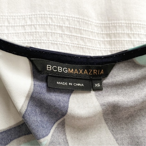 BCBGMAXAZRIA NAVY TURQUOISE FLORAL SURPLICE HALF SLEEVE KNEE LENGTH DRESS - XS - Picture 7 of 12